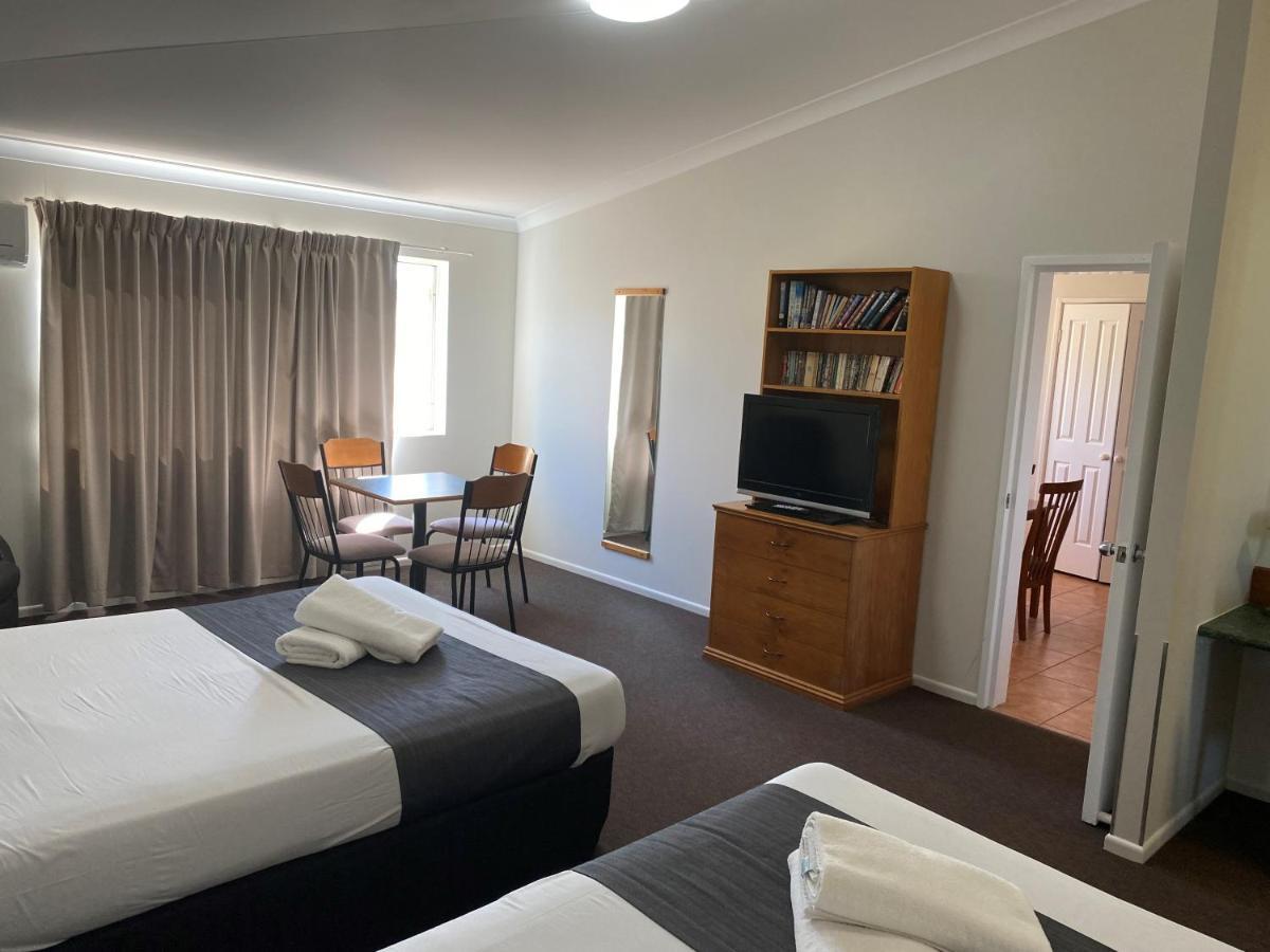 Emerald Explorers Inn Luaran gambar