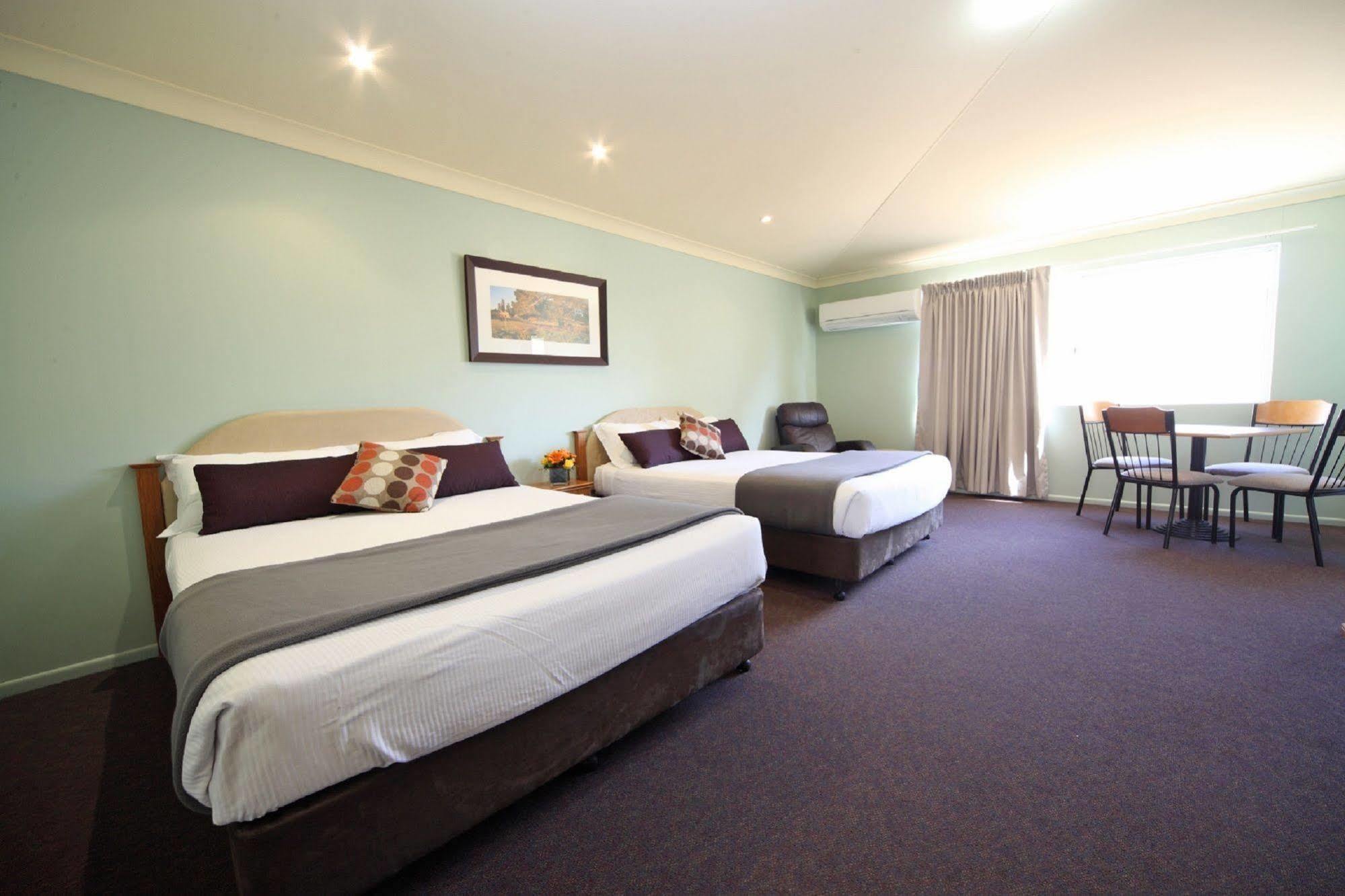 Emerald Explorers Inn Luaran gambar