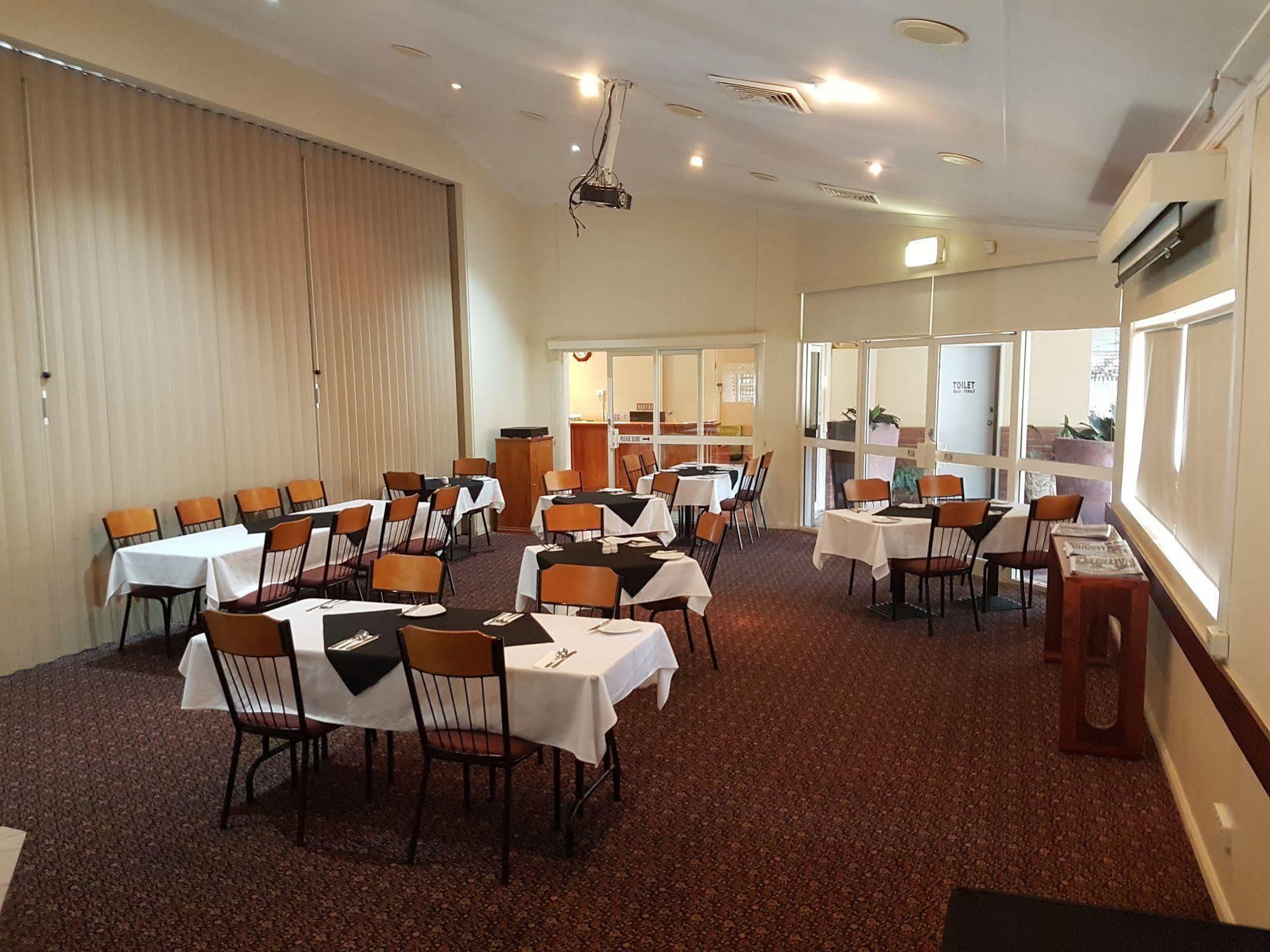 Emerald Explorers Inn Luaran gambar