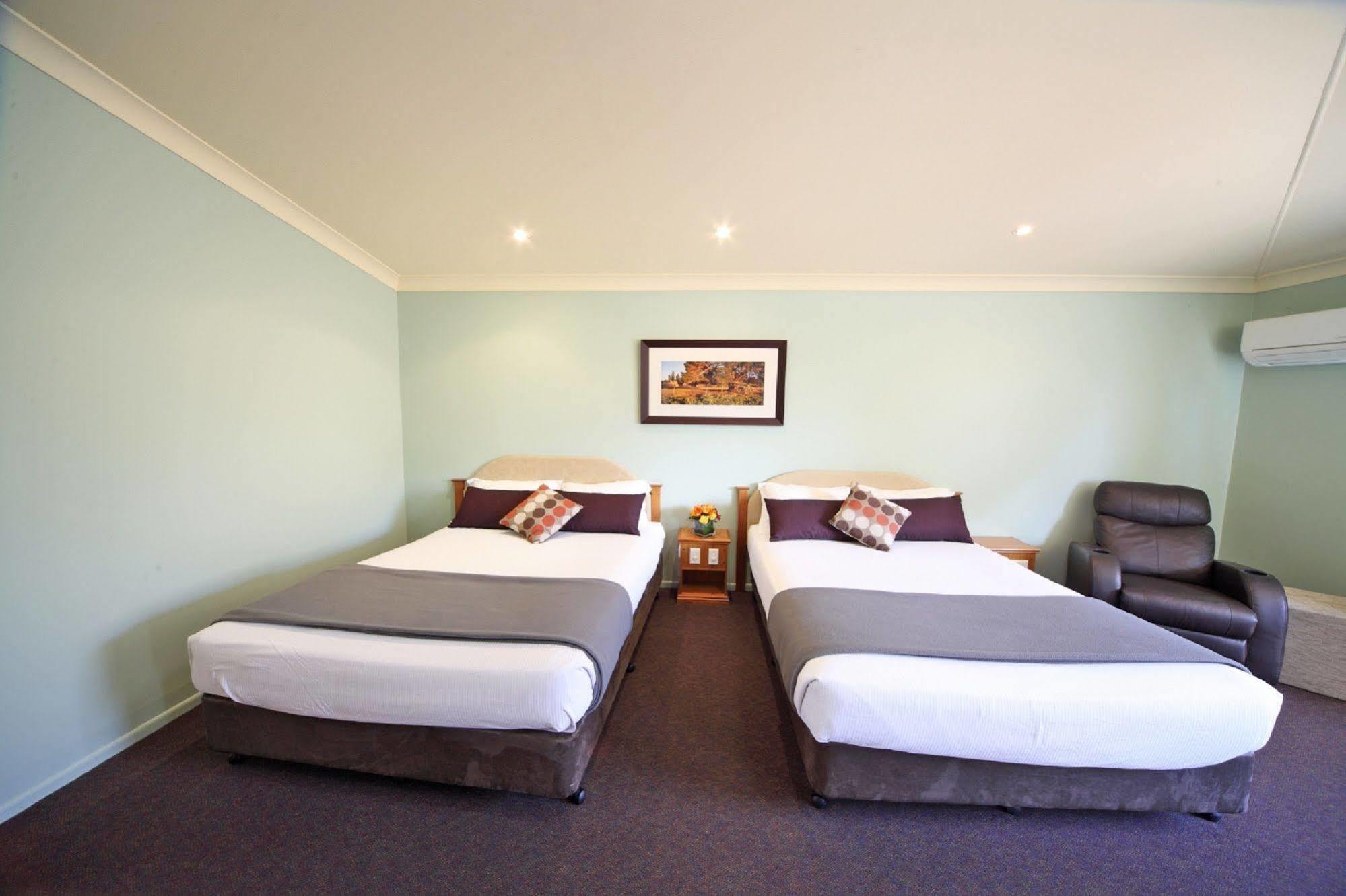 Emerald Explorers Inn Luaran gambar
