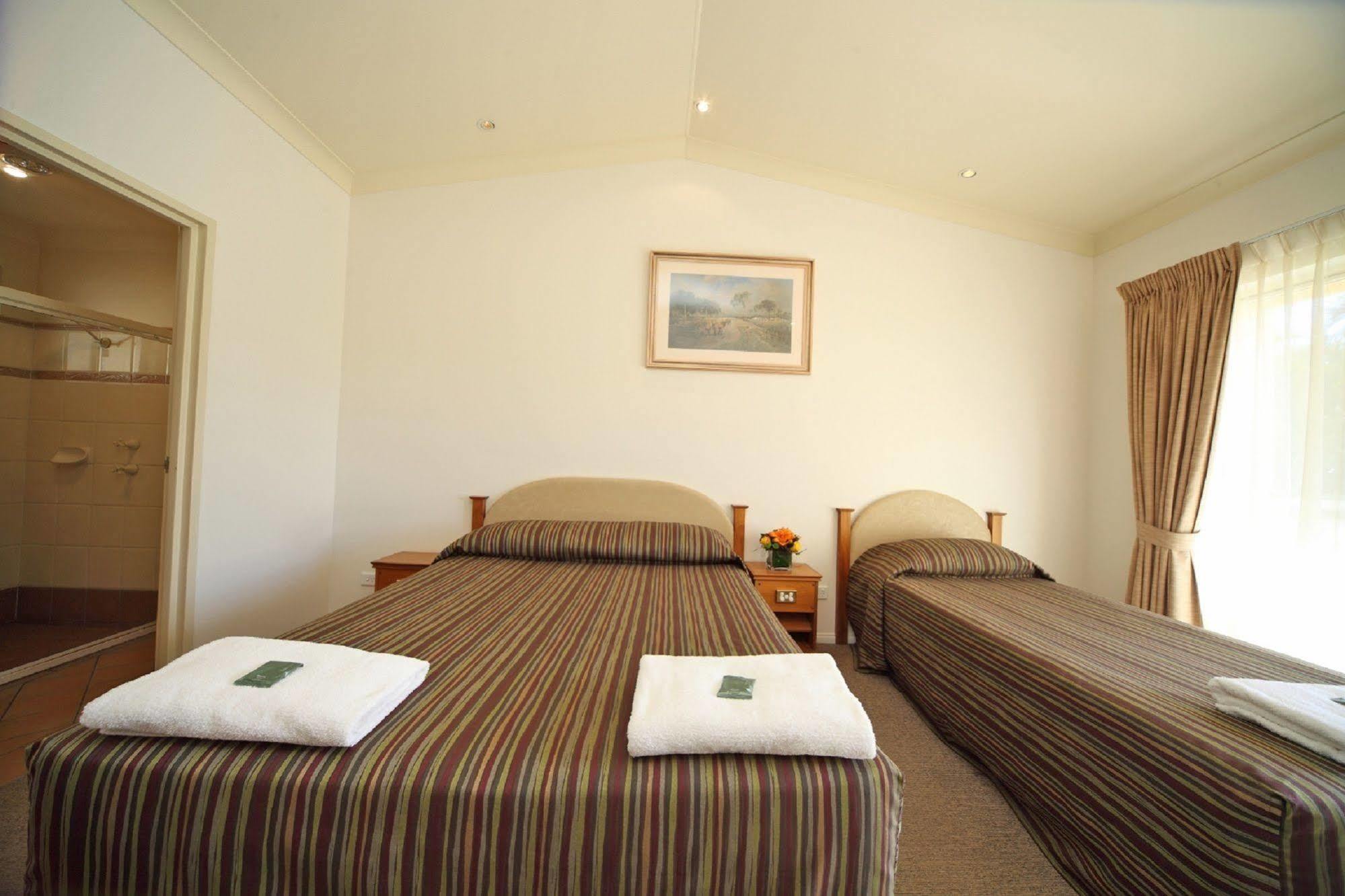 Emerald Explorers Inn Luaran gambar