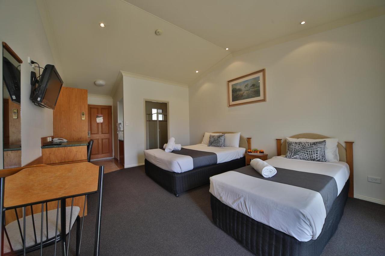 Emerald Explorers Inn Luaran gambar